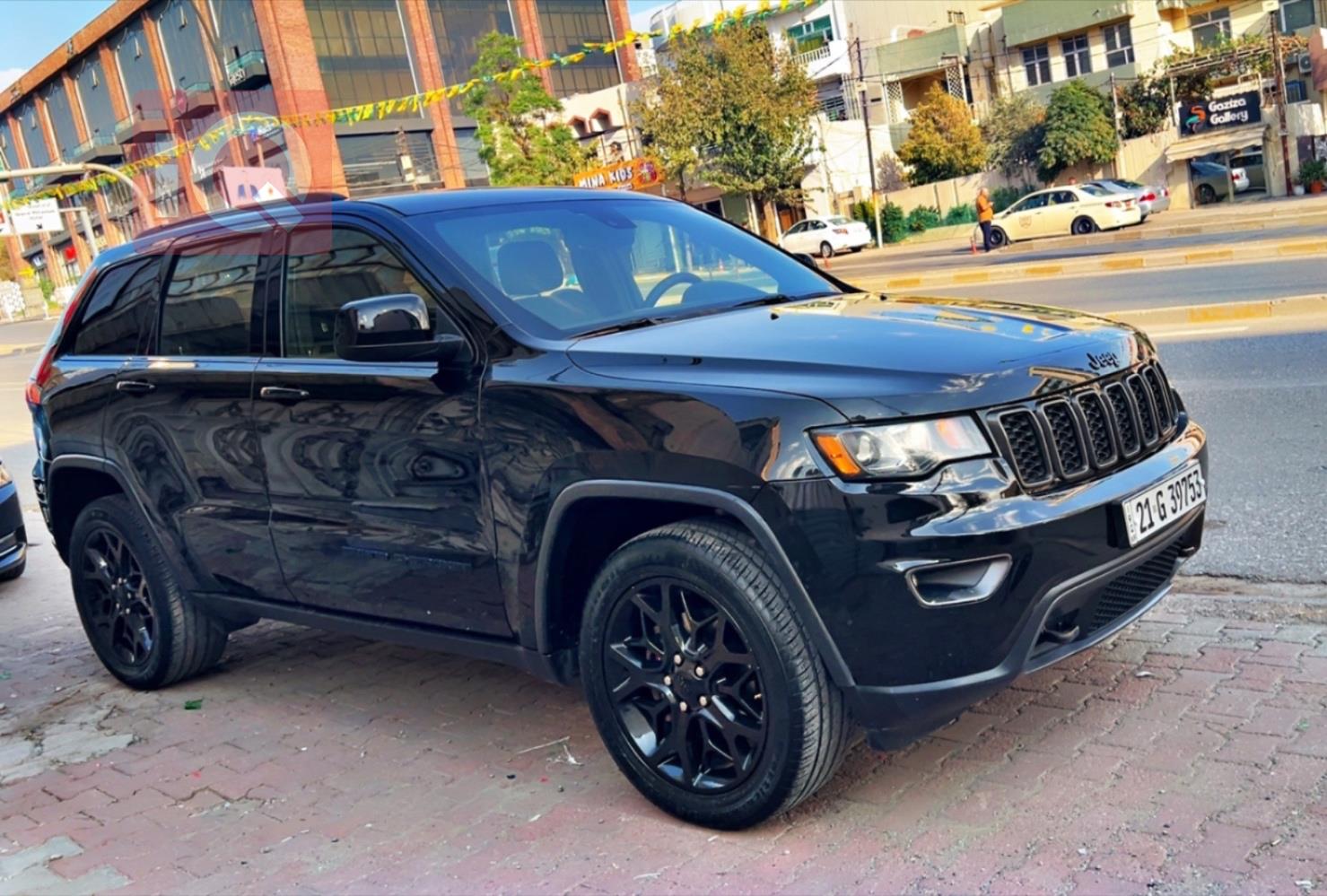 جیپ گراند شیرۆکی